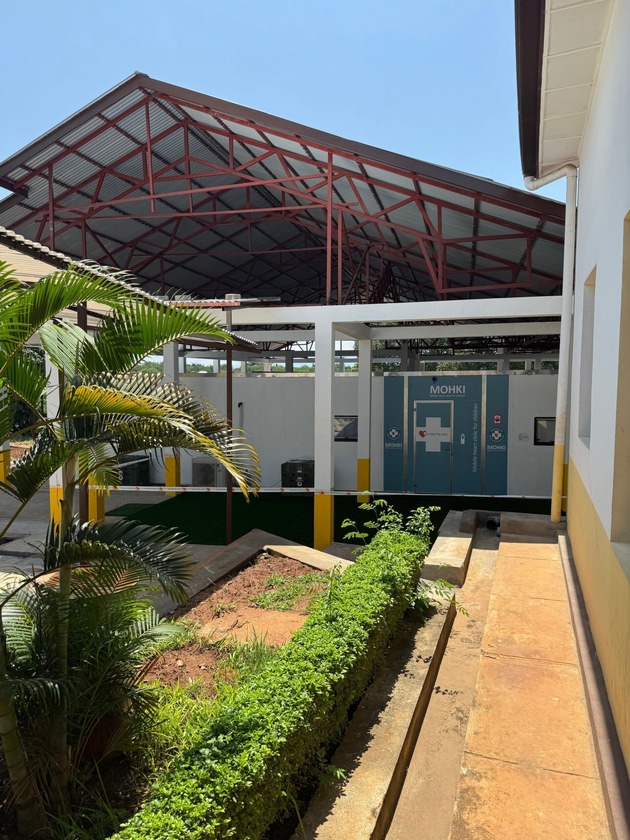 PM: DHL liefert die erste mobile Herzklinik nach Burundi / PR: DHL delivers the world&apos;s first mobile heart clinic to Burundi