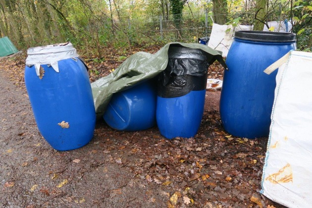 POL-F: 221118 - 1333 Frankfurt-Schwanheim: Illegale Müllablagerung - Zeugenaufruf