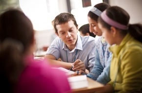 British Council: Künstliche Intelligenz wird die Notwendigkeit zum Sprachenlernen nicht ersetzen, so eine Umfrage unter EnglischlehrerInnen