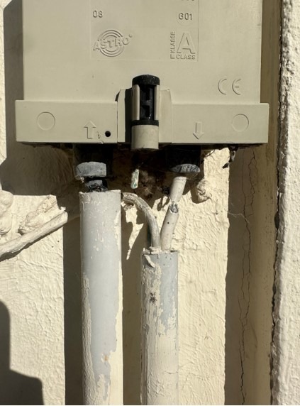 POL-HM: Sachbeschädigungen durch das Durchtrennen von Telefonkabeln