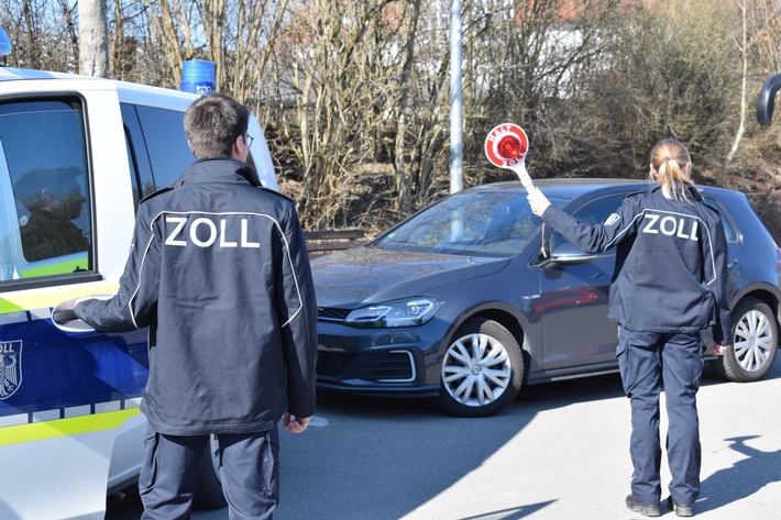 HZA-A: Taxi- und Mietwagenbranche unter die Lupe genommen/Augsburger Zoll führt regionale Sonderprüfung durch